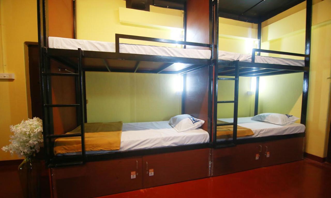The Metro Pod - Backpackers A/C Dormitory Kochi Екстер'єр фото