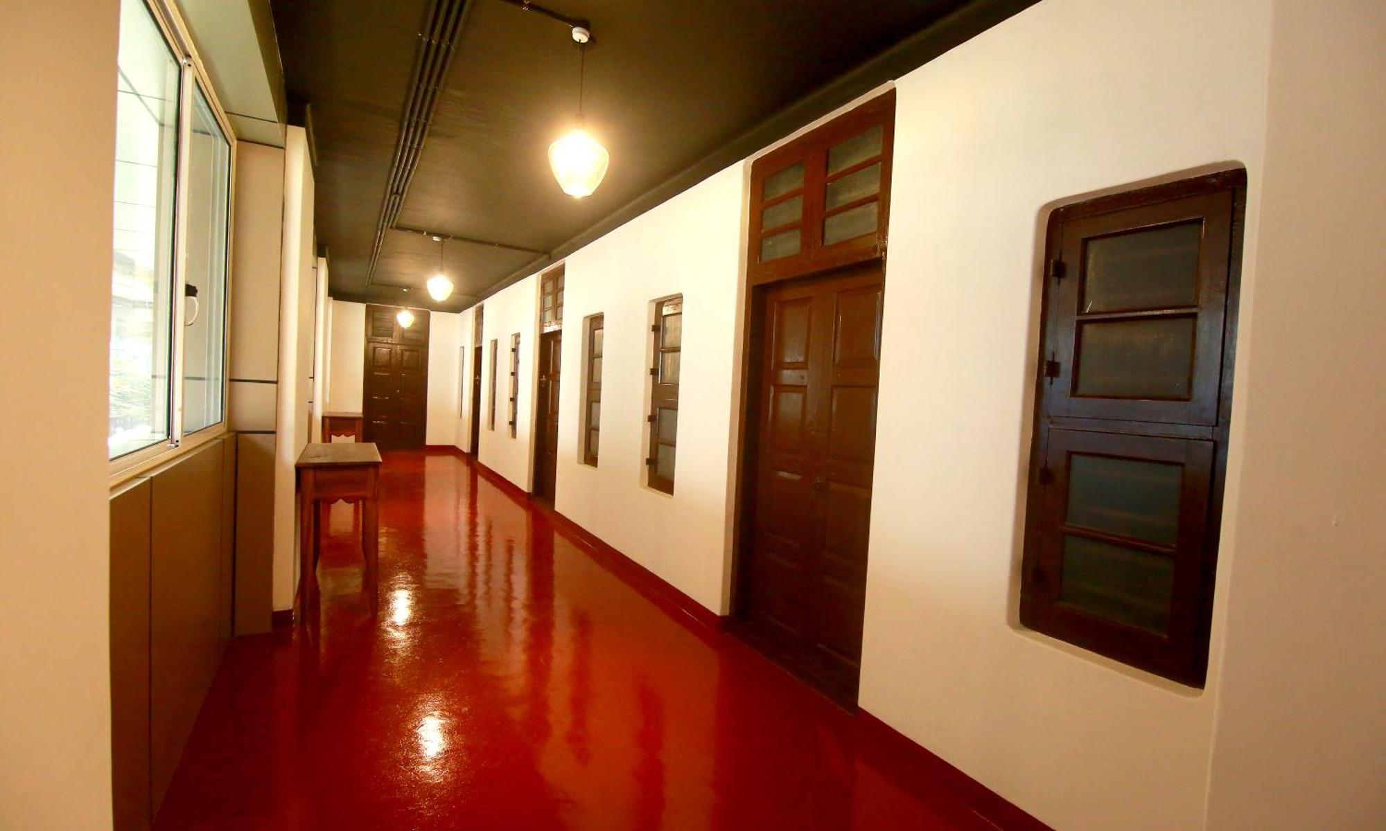 The Metro Pod - Backpackers A/C Dormitory Kochi Екстер'єр фото