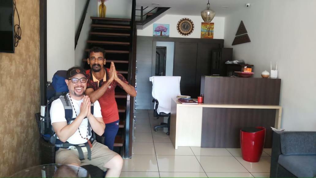The Metro Pod - Backpackers A/C Dormitory Kochi Екстер'єр фото