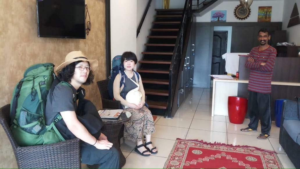 The Metro Pod - Backpackers A/C Dormitory Kochi Екстер'єр фото