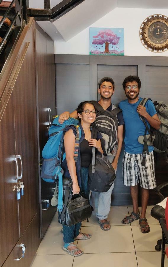 The Metro Pod - Backpackers A/C Dormitory Kochi Екстер'єр фото