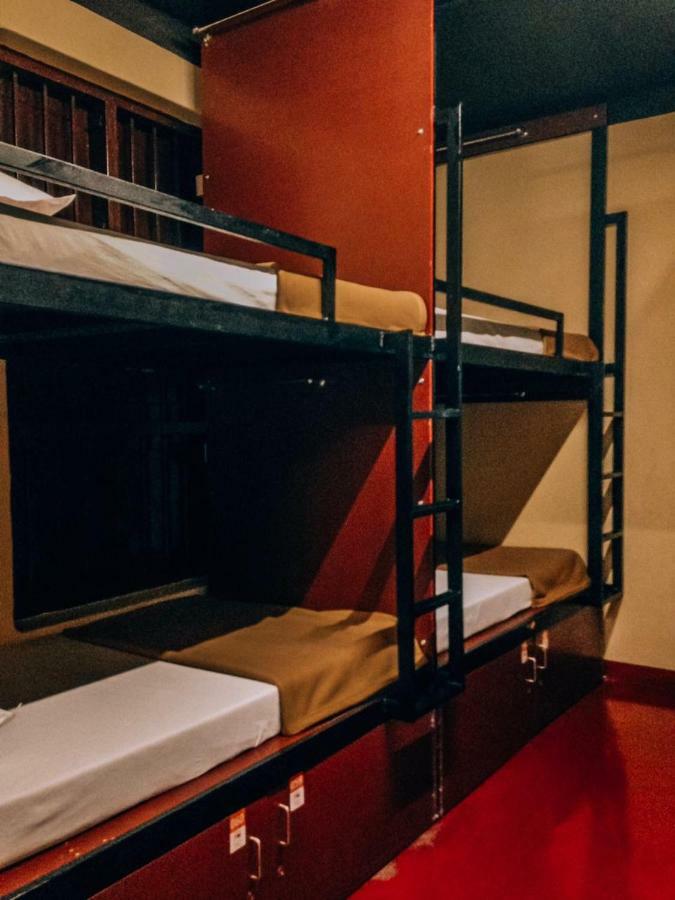 The Metro Pod - Backpackers A/C Dormitory Kochi Екстер'єр фото