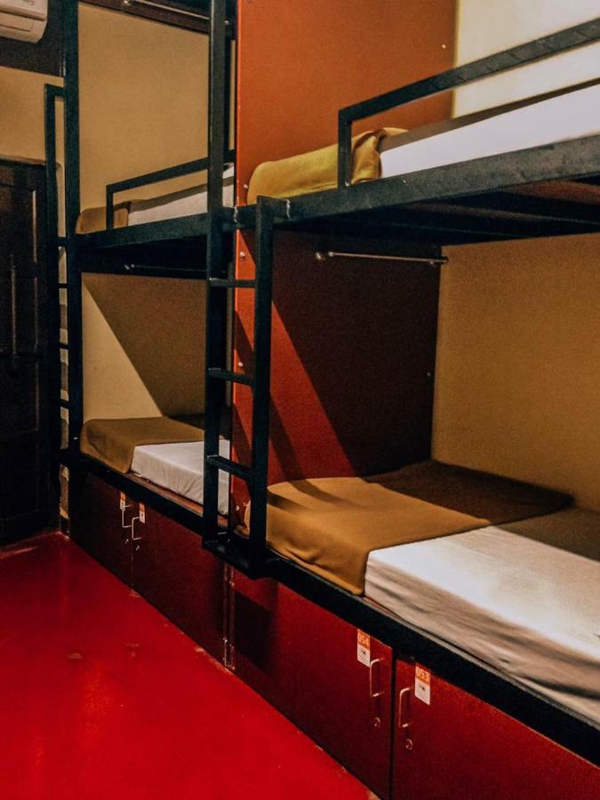 The Metro Pod - Backpackers A/C Dormitory Kochi Екстер'єр фото