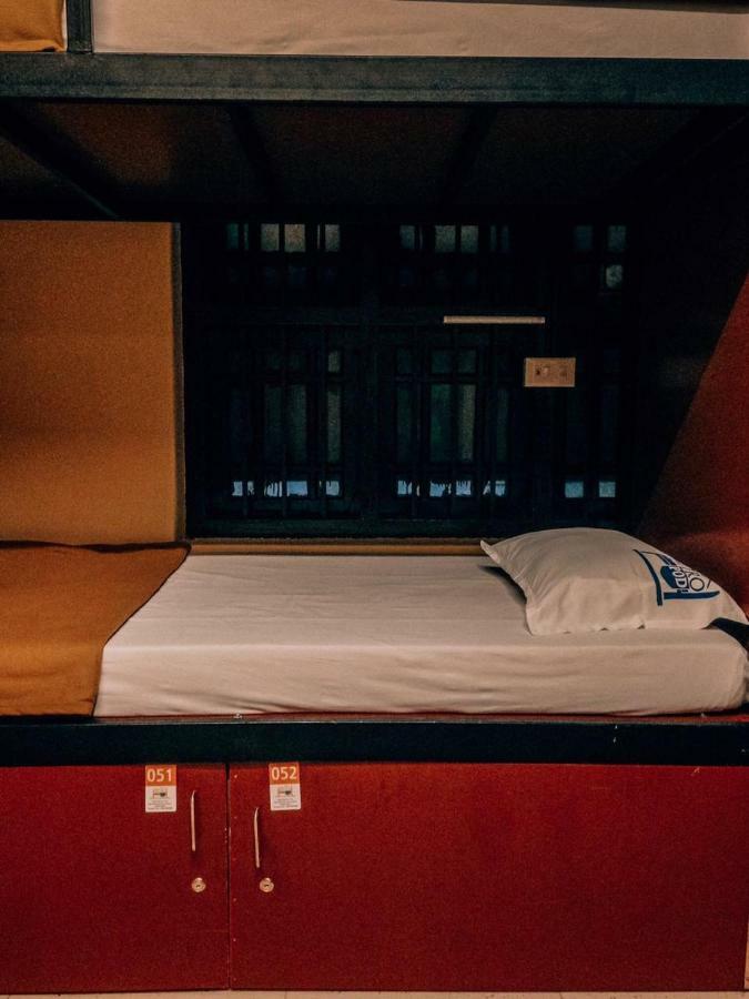 The Metro Pod - Backpackers A/C Dormitory Kochi Екстер'єр фото