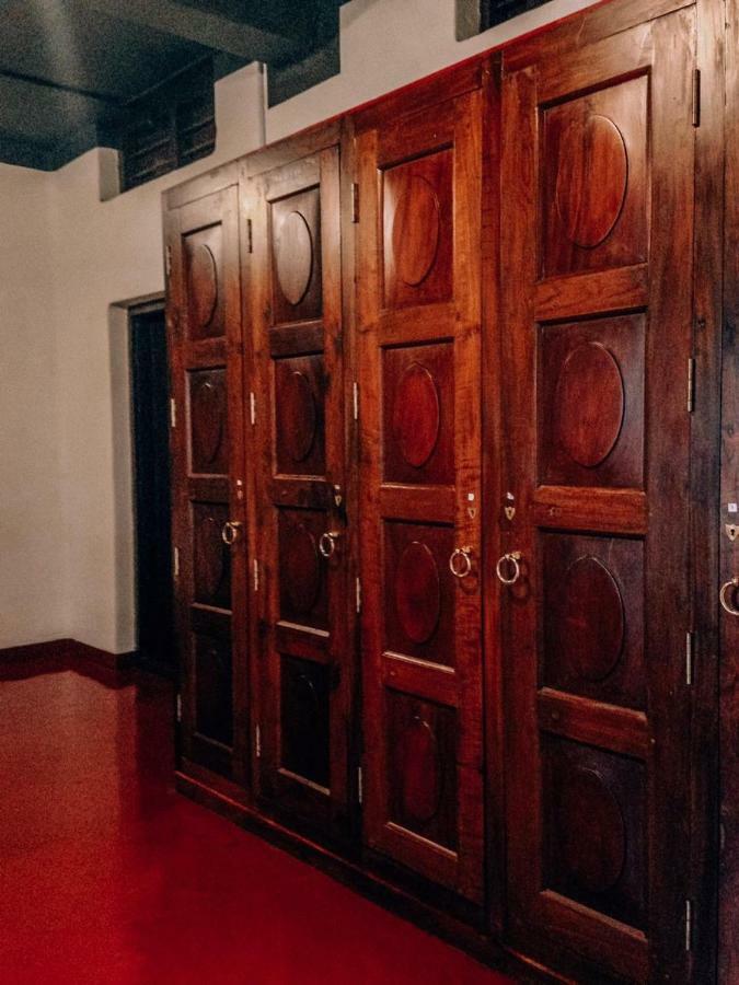 The Metro Pod - Backpackers A/C Dormitory Kochi Екстер'єр фото