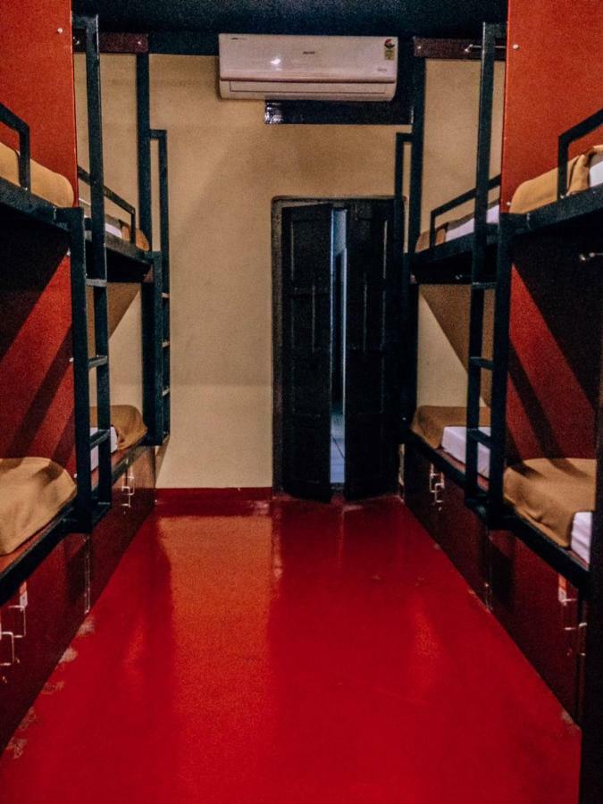 The Metro Pod - Backpackers A/C Dormitory Kochi Екстер'єр фото